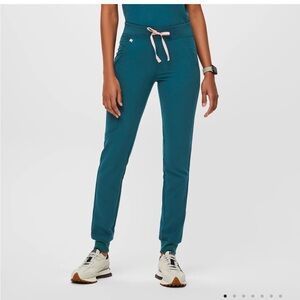 PETITE XS Zamora Jogger Scrub Pants in Caribbean Blue